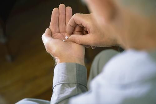 诱发|医生一再嘱咐不要乱用药,尤其是这5种,很容易会诱发尿毒症!