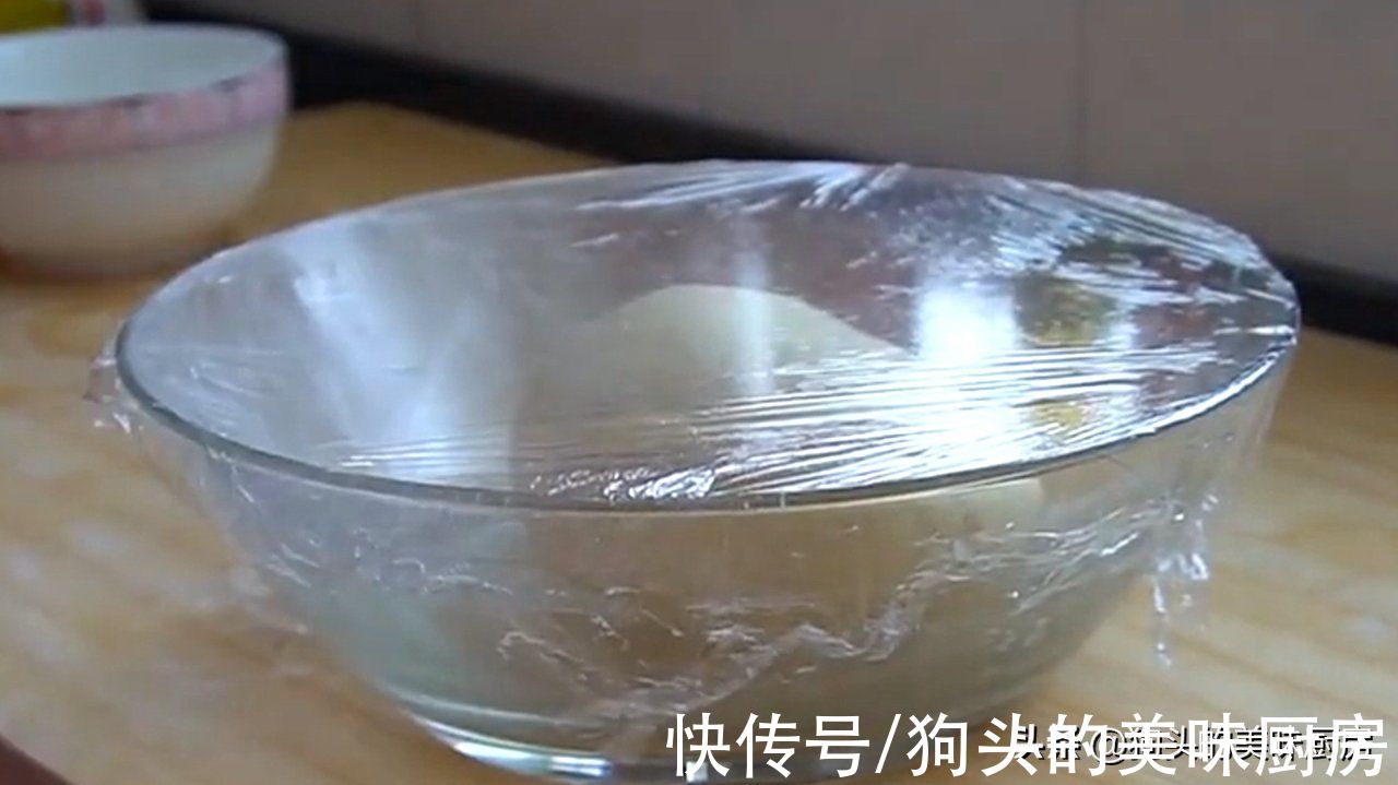 1碗面粉1个鸡蛋能做的油饼，外皮酥脆，内部蓬松，比油条还好吃