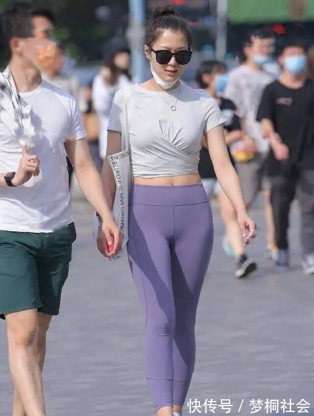 小白鞋 腿粗千万别逞强,过分“依赖”运动裤,结果只会得不偿失