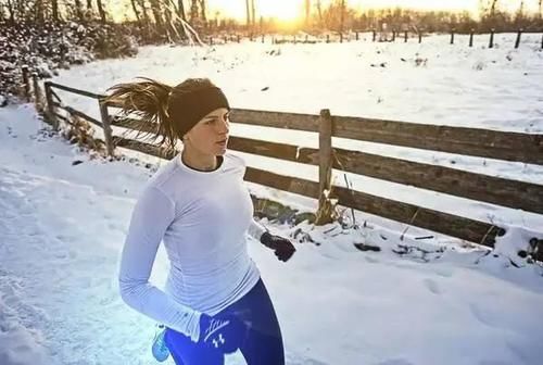 冬天夜跑穿什么衣服好 既保暖又轻松的穿衣技巧分享