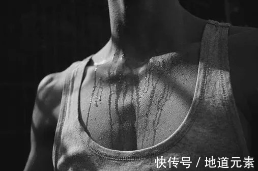 减肥方法|真人实测：一天狂瘦20斤！这个丧心病狂的男人，终于把自己玩坏了