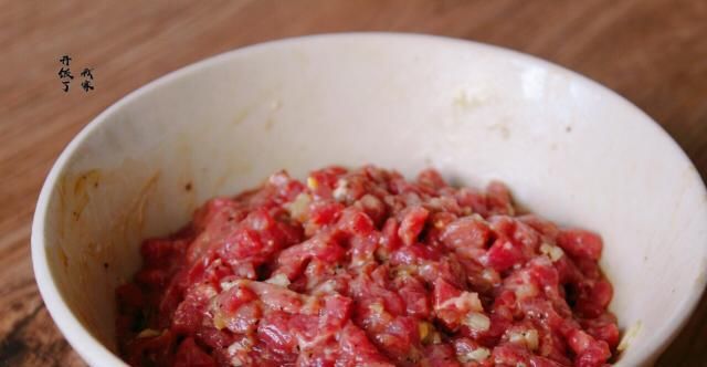 这饭拌一拌就上桌，比焖饭好吃，比煲仔饭简单，热量低，懒人必学