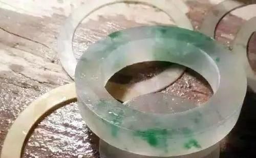 别让你的翡翠“失水”！