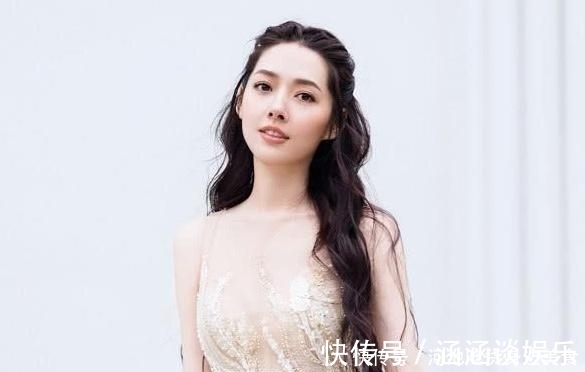 傲慢与偏见|40岁还在留直发?脸上有这4个特征,卷发或许会更适合你!