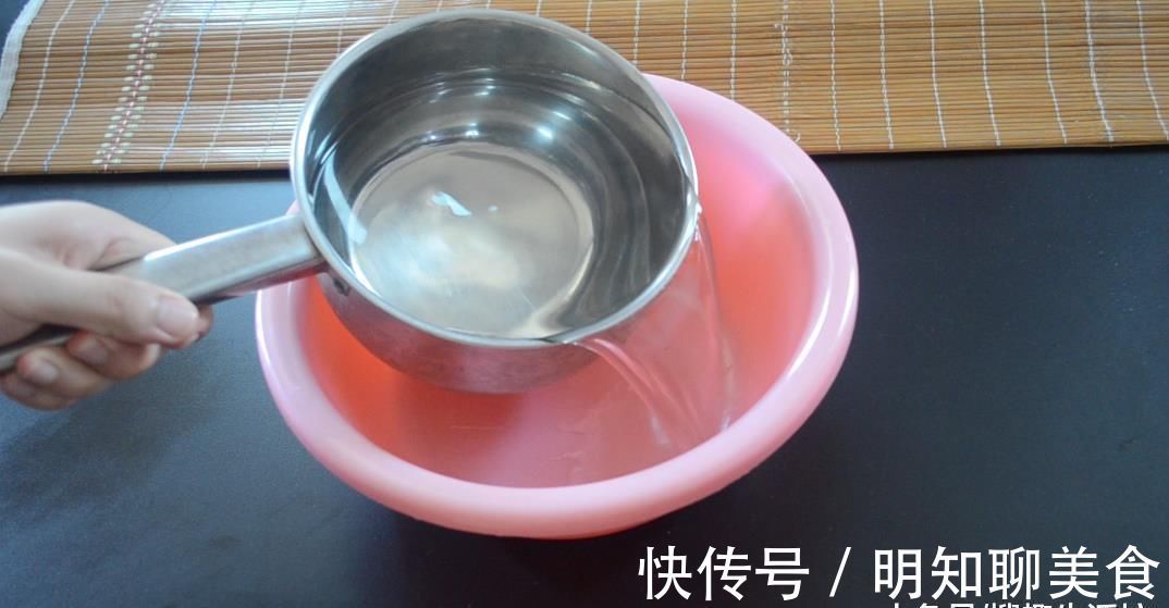 凉席脏了别再用水冲洗了, 教你5分钟清洗凉席, 洗的干净还能除螨