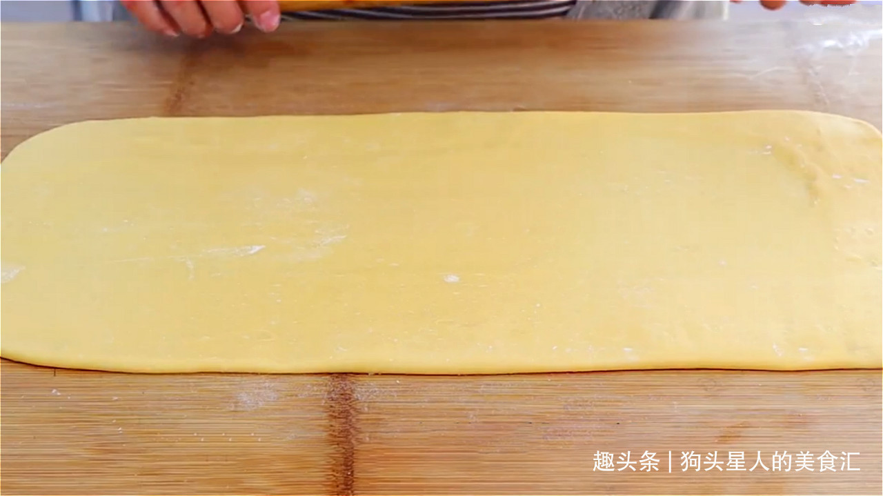 4个鸡蛋一碗面,教你不用烤箱蒸蛋糕,香甜又松软,做法简单易学