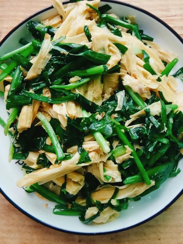 韭菜别再炒鸡蛋了,和“它”搭配,孩子常吃补营养,还护肤明目