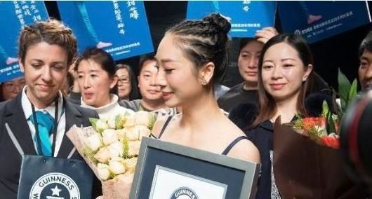 刘藤#中国第一柔术美女,把人体发挥到了极致,网友直呼太美了!