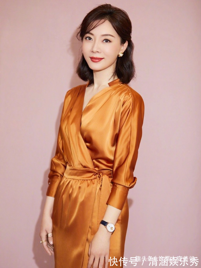 手表 女人带手表应该戴“左手”还是“右手”?看完就懂了,戴错很尴尬