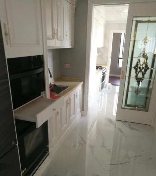 那些事|厨房地用大地砖好,还是小地砖好,厨房不大?