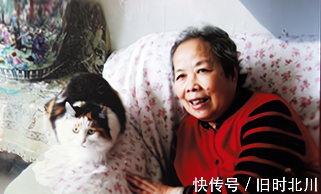 沙家浜&难忘八大样板戏中两位著名奶奶,她高寿离世,她却突发脑溢血去世