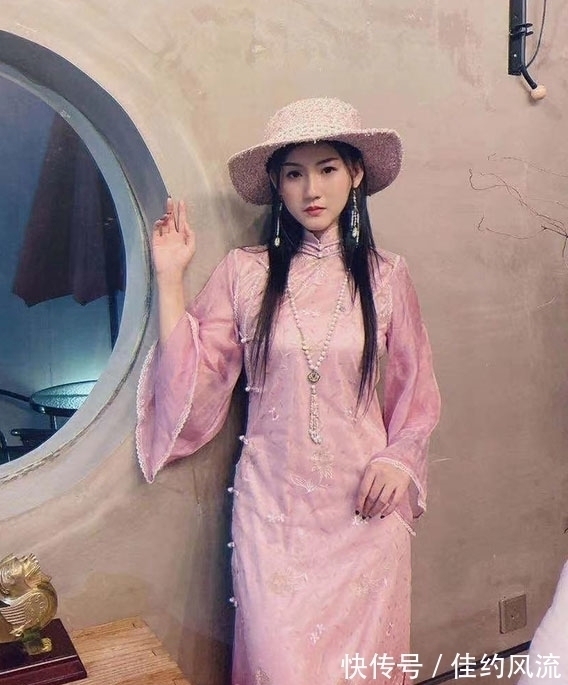 旗袍 40岁妈妈别老穿裤子,冬天打底穿这件“旗袍”,优雅温婉有气质!