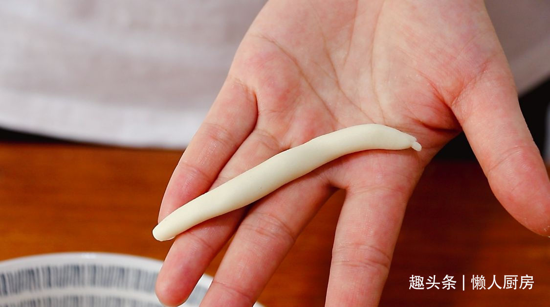 土豆别再炖肉了,教你一个新吃法,好吃到停不下来,比吃肉香!