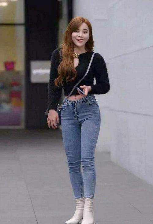 模特 美女模特 牛仔裤搭配半筒靴, 打扮时髦又清新可爱