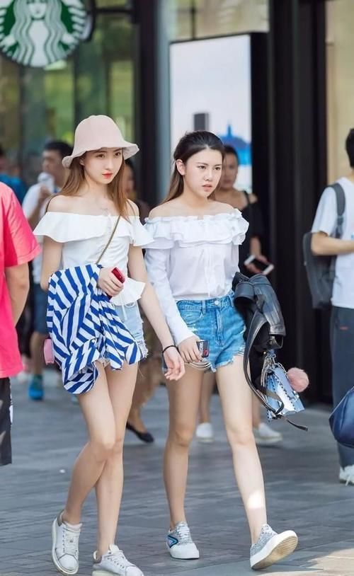 吊带连衣裙 秀出凹凸有致好身材,小姐姐针织连衣裙,走路带风气质文雅