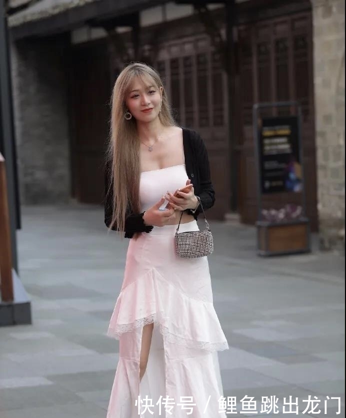 白与黑,性感成熟又青春,这样的小姐姐多来几打!