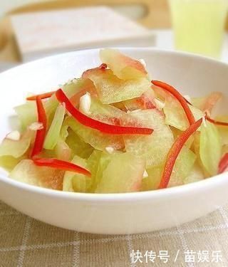 简单家常菜蜜汁豆干,茄汁排骨,凉拌西瓜皮,法式口蘑芦笋