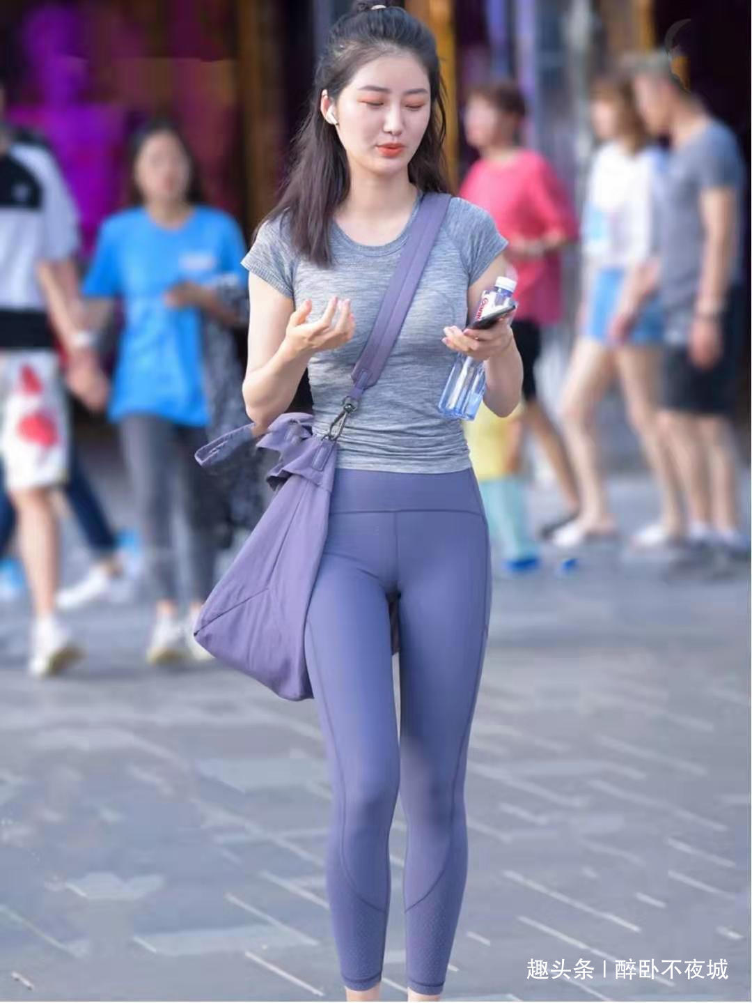 美女 穿运动装的美女,时尚搭配穿出魔鬼身材