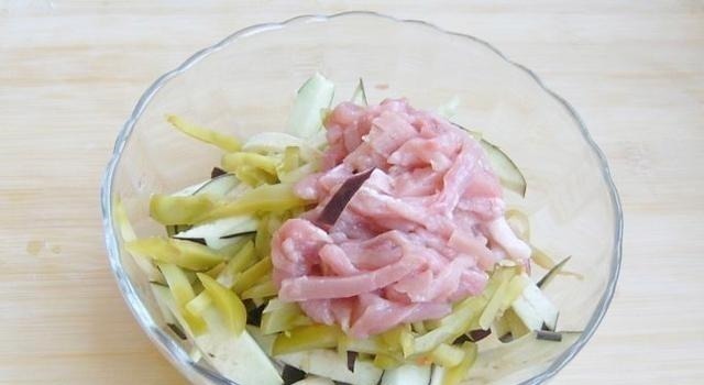 草鱼最过瘾的吃法,比酸菜鱼水煮鱼还好吃,做4斤大鱼,上桌就光