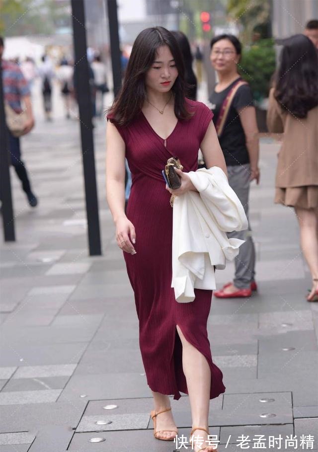 优雅|酒红色连衣裙+高跟鞋,优雅知性,高贵典雅,凸显高级感