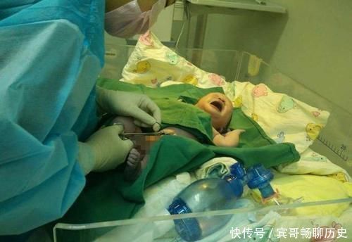 萧萧|90后体验水中分娩丝毫不紧张，分娩时能说笑，产后第一时间抱娃