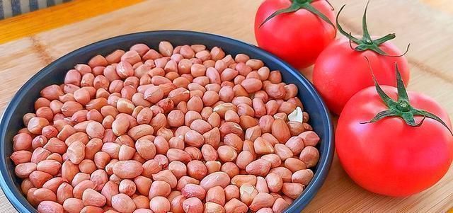 炒花生米时,直接下锅就毁了!大厨:多加一步,花生不是脆而是酥