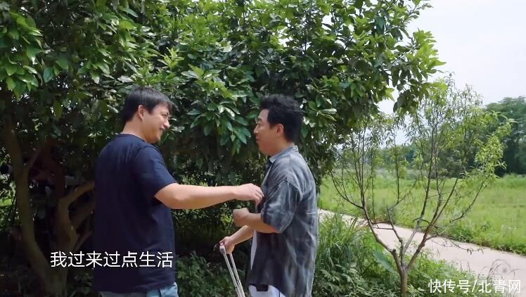 黄渤|黄磊见到老熟人黄渤气氛瞬间活跃 两个男人互摸肚子彼此“寒暄”