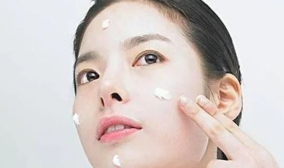 洗脸|洗脸后一直先拍水再擦乳难怪皮肤越来越差,正确做法是如此
