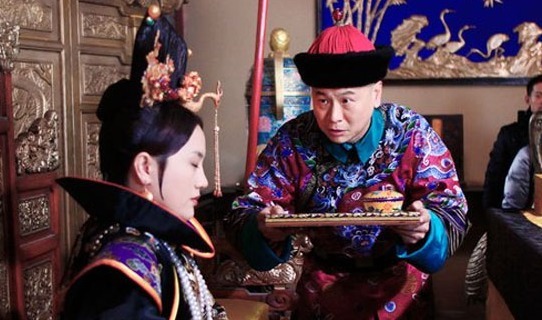 太监|李莲英为慈禧梳头时,为何能不掉一根头发?慈禧知道秘诀能被气活!