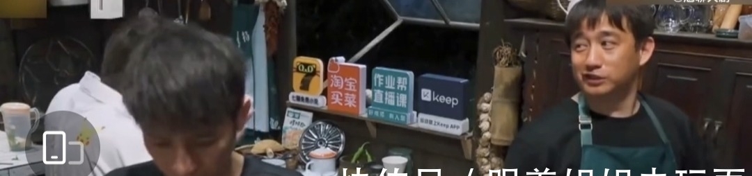 感情|張藝興被金靖夸的心花怒放，主動(dòng)教金靖跳舞，兩人熱絡(luò)感情升溫