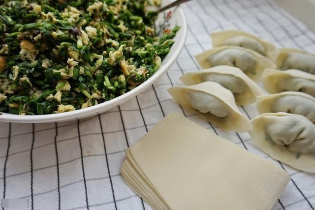包韭菜馅饺子，只放这3味料就行，翠绿鲜美没怪味，放错毁一锅