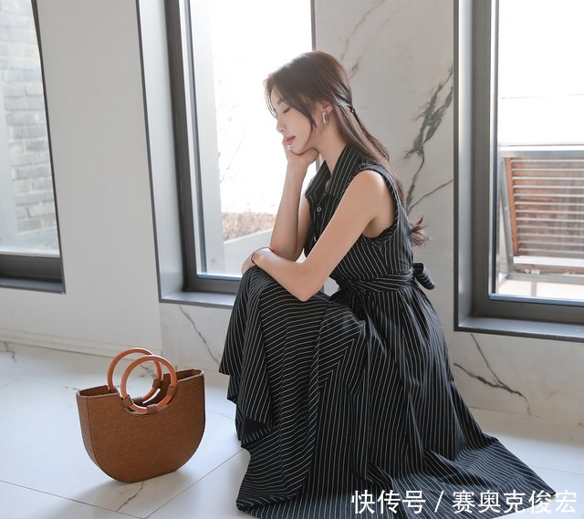 轻熟|孙允珠时尚穿搭:曼哈顿立体时尚竖条纹轻熟裙