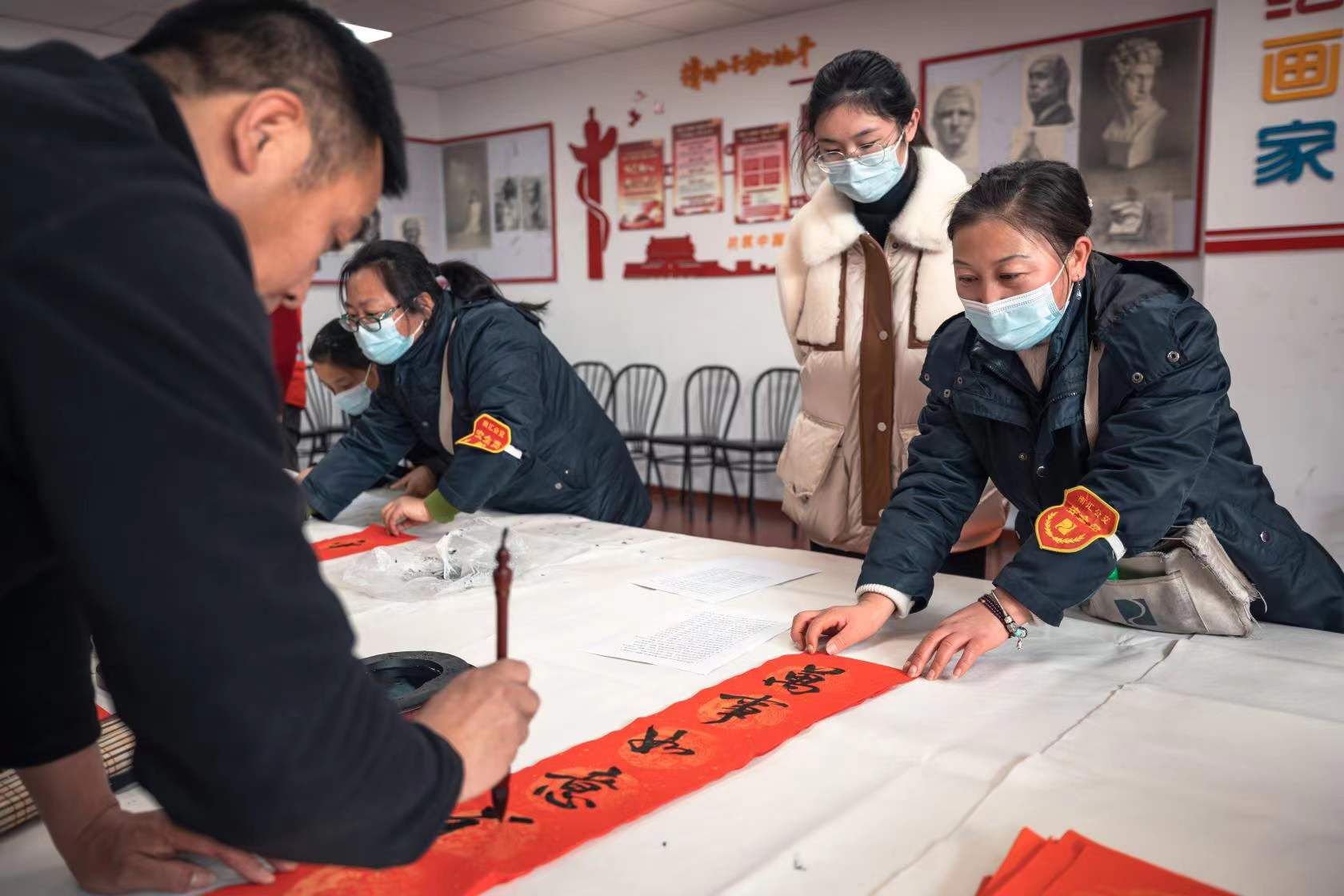 公交人|公交人为乘客送上新年祝“福”