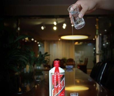 茅台|男人工资三千别喝贵酒!这些白酒口感纯正,不输给茅台