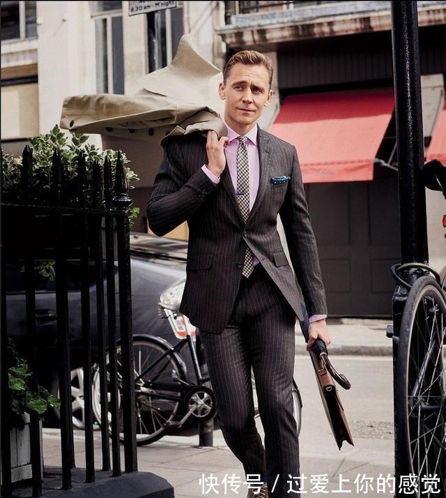 皮鞋 男生穿西装,除了搭配皮鞋,居然还能搭配这双靴子,真酷!