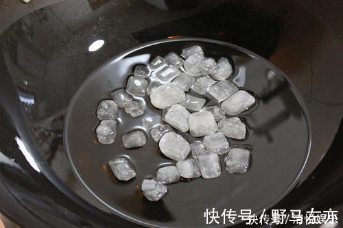 炒糖色，直接放冰糖大错特错，多加这一步，糖色红亮不粘锅