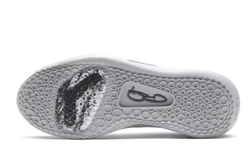 实战 最新发售的实战球鞋!这新配色也太骚气了吧!