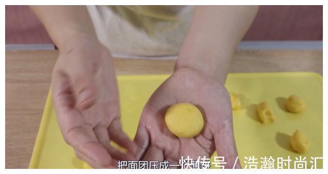 辅食|我家南瓜从不煮粥!比南瓜饼好吃百倍,宝宝吃完舔手指,肉都不换