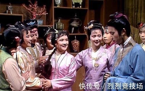 丑小鸭$贾母将荳官和蕊官分别给宝琴和宝钗有什么寓意?老太太真老辣