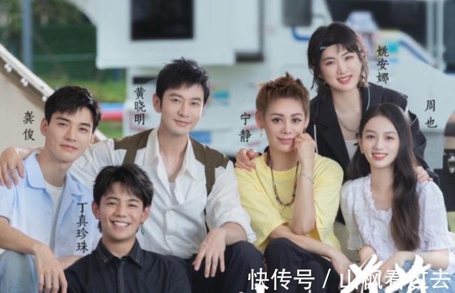 连线|宁静在《中餐厅》洗碗，误入丁真连线女排直播间，给丁真擦脸好宠