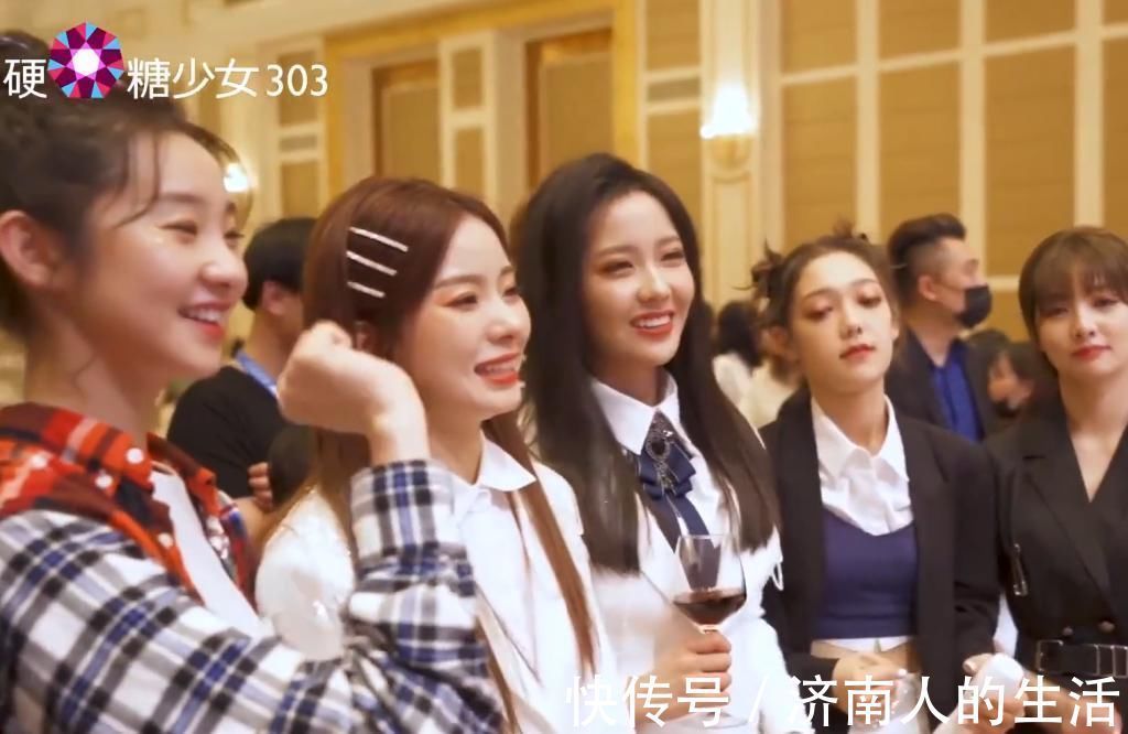 希林|硬糖少女搬新家王艺瑾躺赵粤怀里,希林气鼓鼓不看镜头,张艺凡赢了