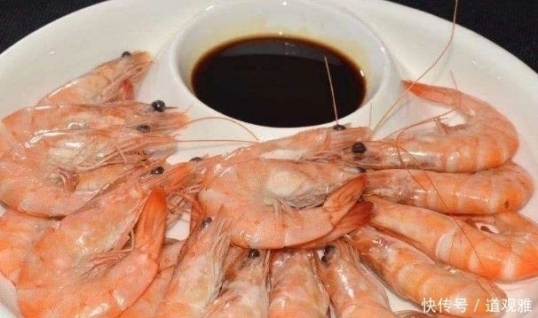 小技巧|水煮虾时,直接加清水煮就“错了”,难怪虾肉腥味道不好