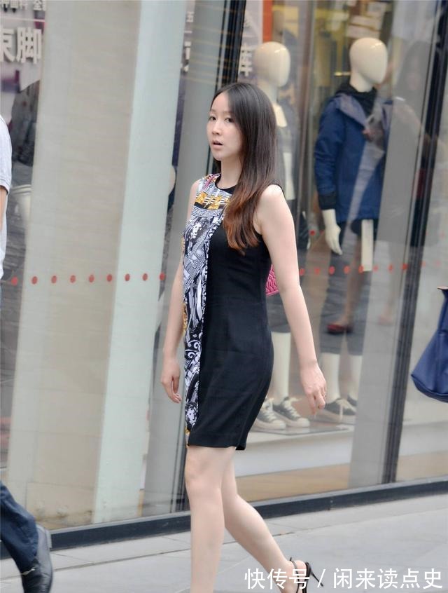 搭配|交叉带细高跟凉鞋,搭配拼接色连衣裙,简单服装,衬托时尚气质!