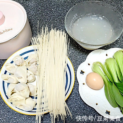 我家做骨汤馄饨面就用这个方法,解馋又营养