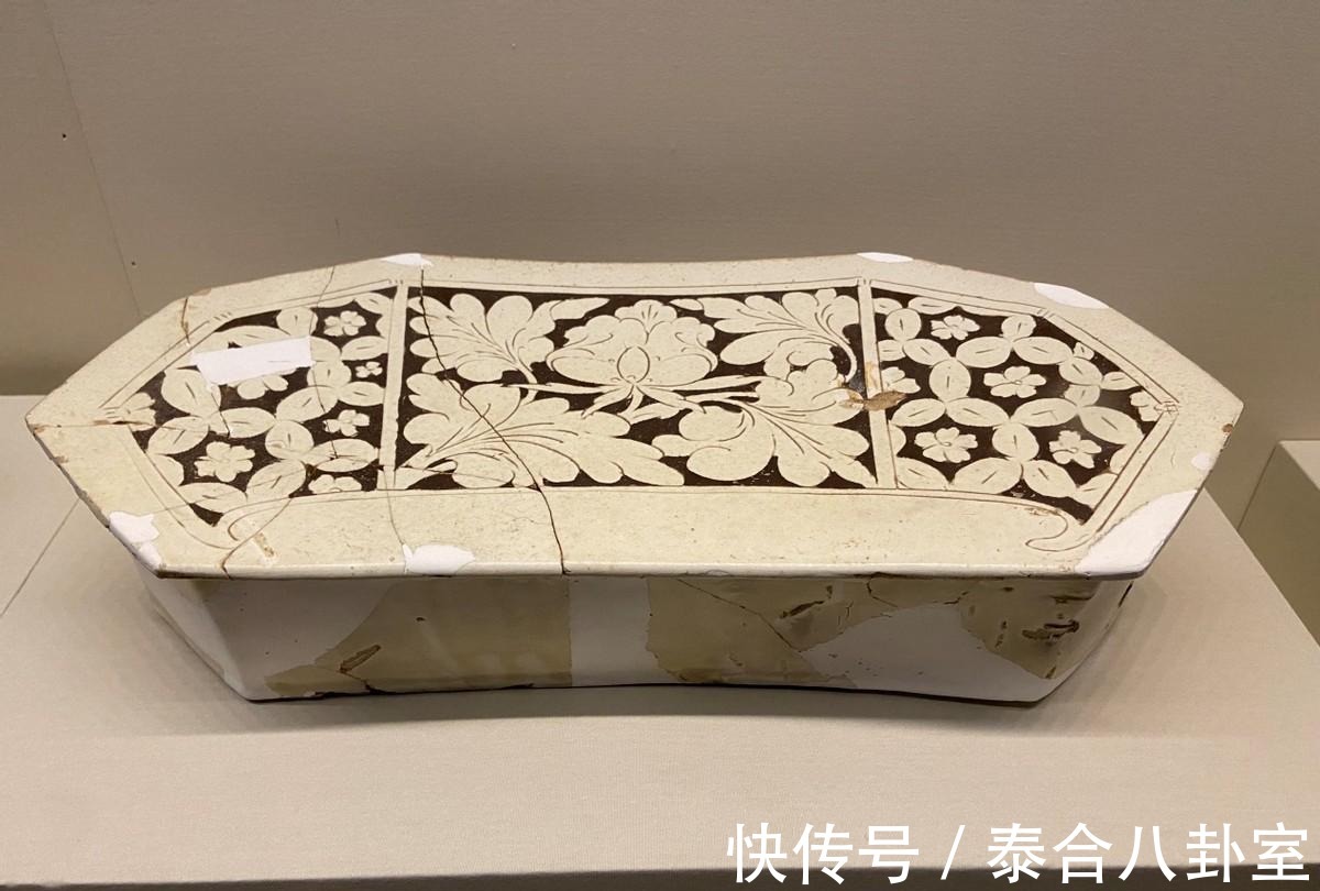 津窑|国博：类似的瓷枕做对比，外行也能分出河津窑和磁州窑
