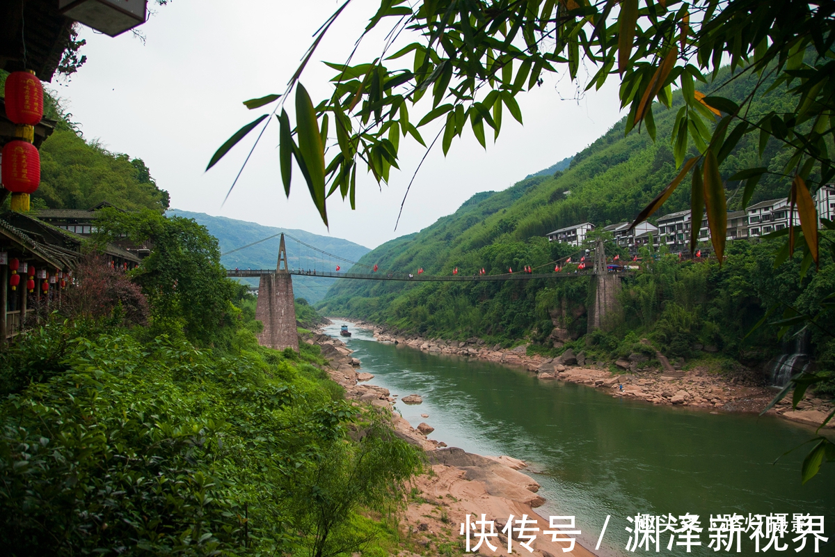 吊脚楼|神秘的丙安古镇，吊脚楼建在悬空峭壁之上，明清建筑的活化石