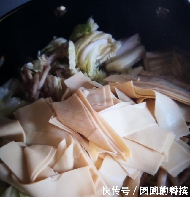 菇盖|它是肠道“通便器”,隔三差五吃一碗,排除黑臭宿便,抹平大肚腩