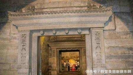 皇帝|1983年，专家们在清理慈禧地宫时，发现慈禧下半身竟然还穿着裤子