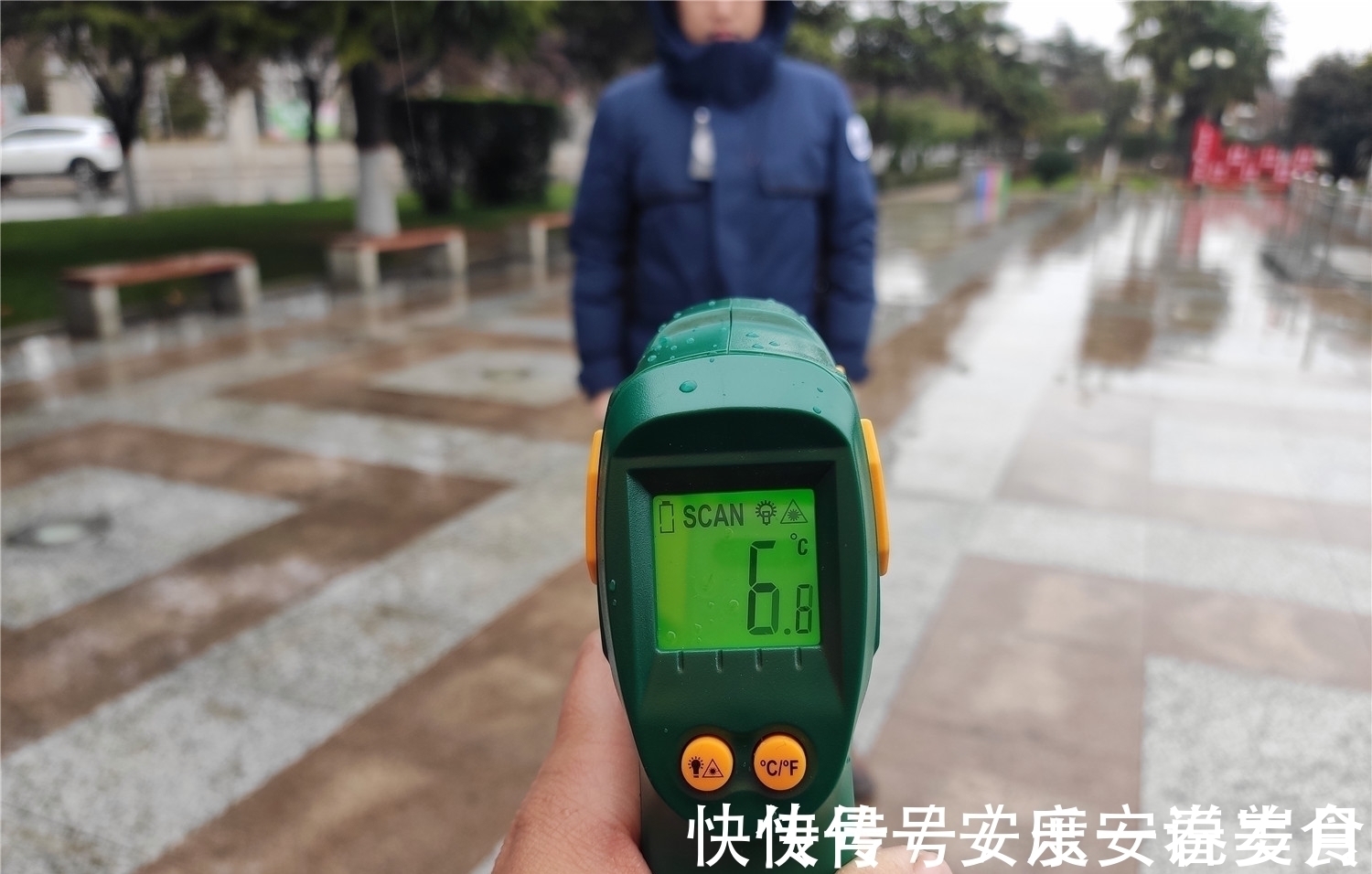 抗寒 25.5℃真暖，小米有品早风抗寒鹅绒服挑战短袖过冬，一件顶三件