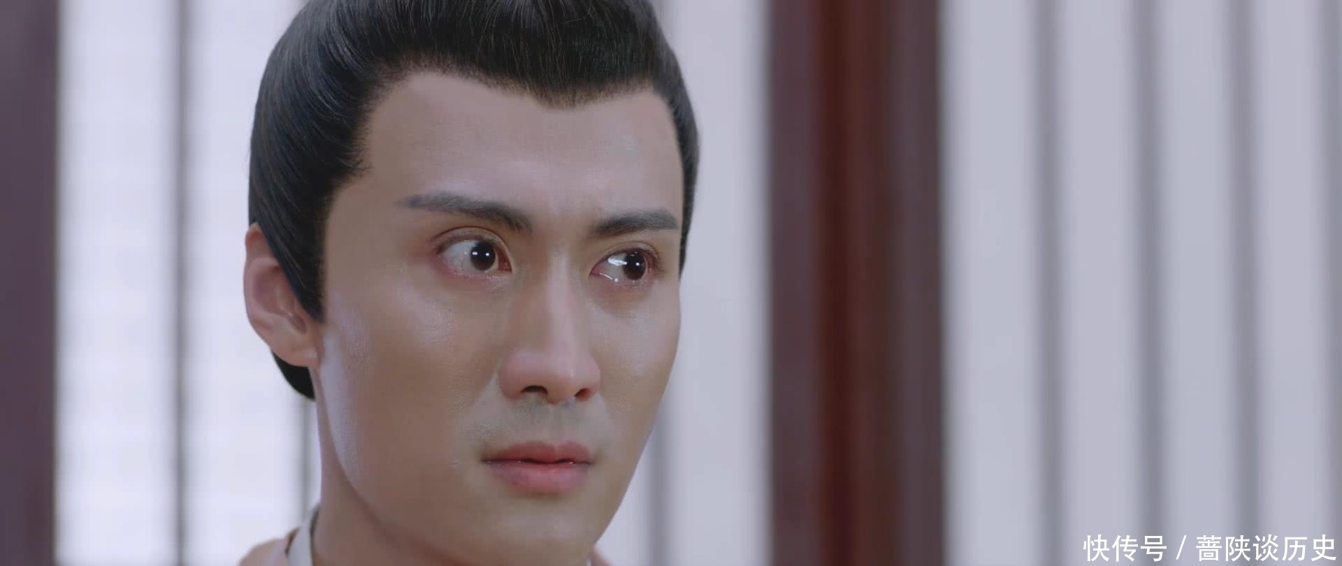 相士劝皇帝不要出宫,皇帝大怒:回来就杀了你,相士:你回不来了